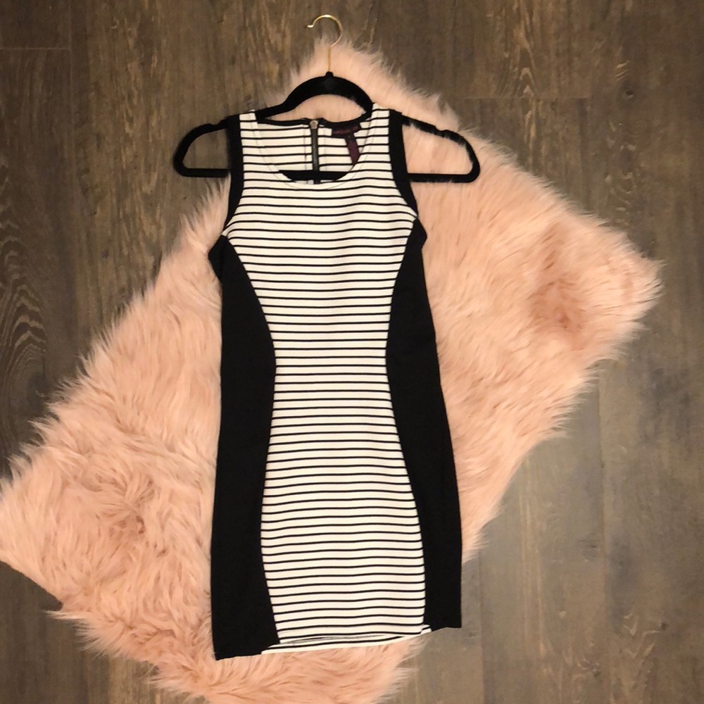 MATERIAL GIRL Striped bodycon dress